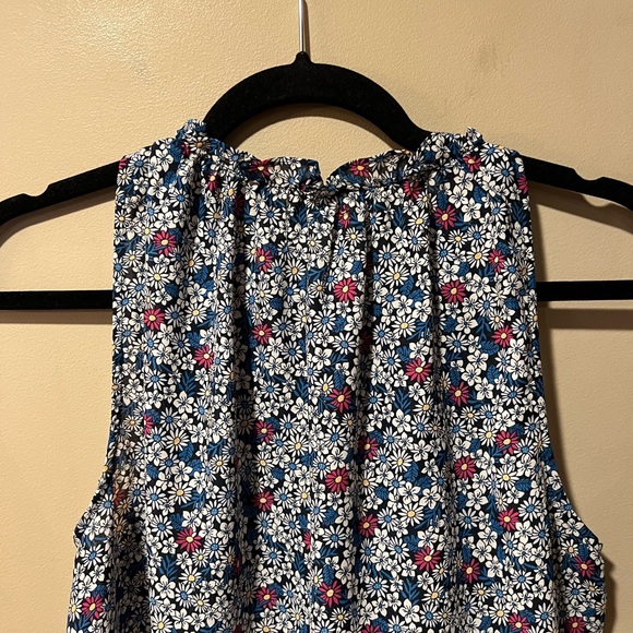 Max Studio Navy/Blue/White/Pink Busy Floral Print Sleeveless Top w/Ruffles - Picture 12 of 15